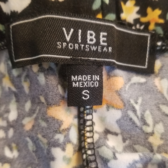 NWOT Vibe Sportswear Floral Flare Yoga Pants - Picture 3 of 6